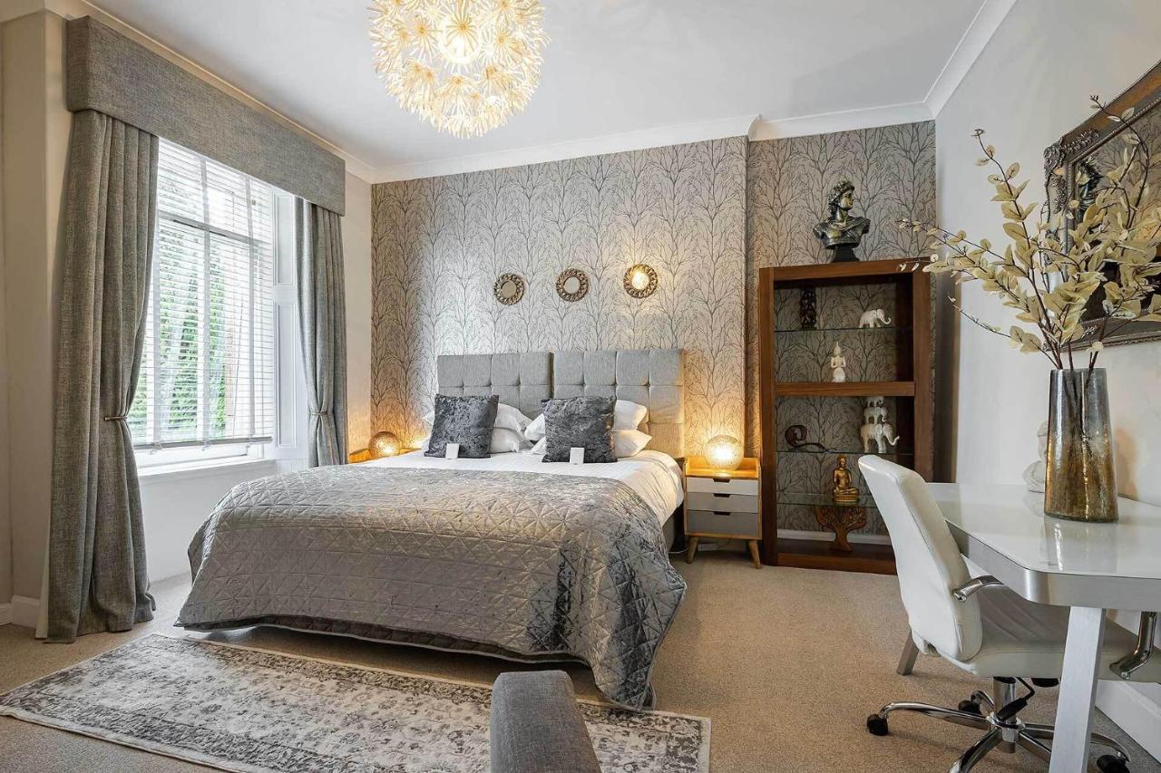 Carmel Apartments Falkirk Room photo