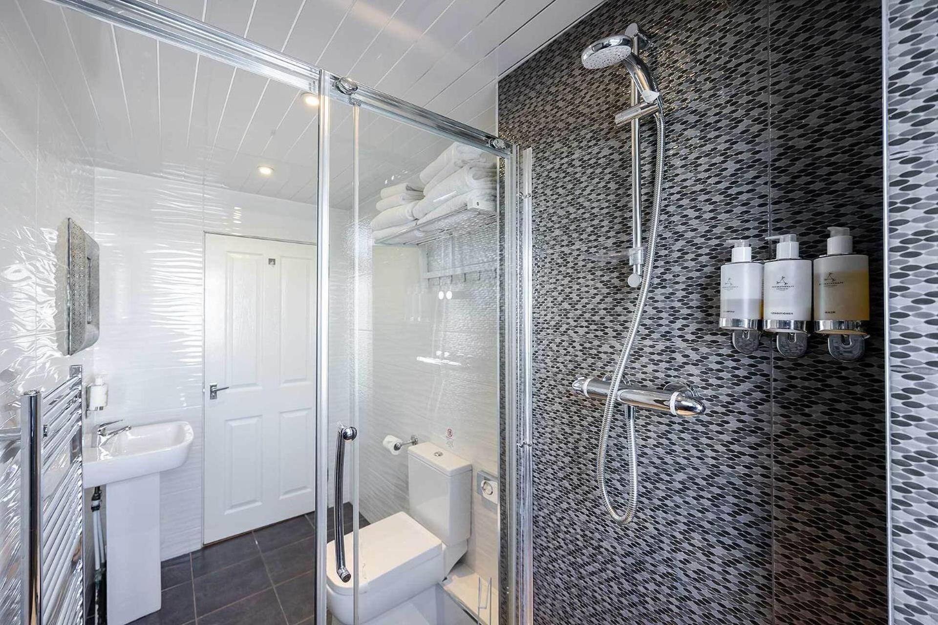 Carmel Apartments Falkirk Room photo