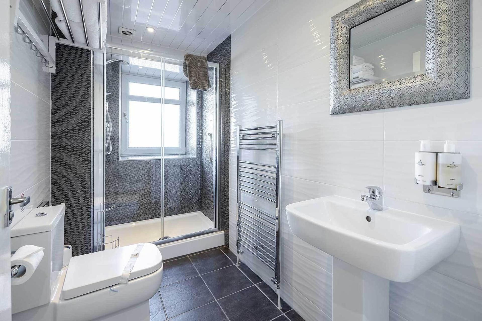 Carmel Apartments Falkirk Room photo